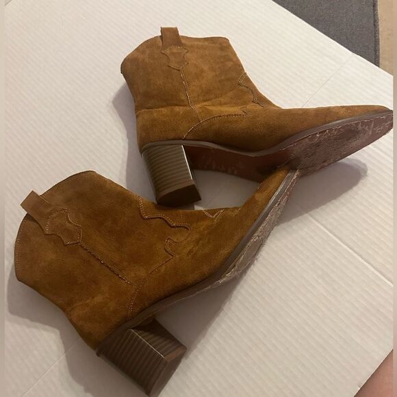 Sueded brown boots “ unknown brand” size 41 or 10.5 inches heel to toe - Picture 4 of 9